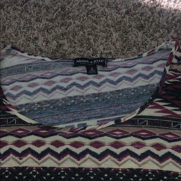 🌼Patterned Crop Top🌼 - Picture 5 of 7